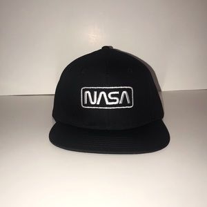 NASA Men's Embroidered Logo Snapback Hat Black
